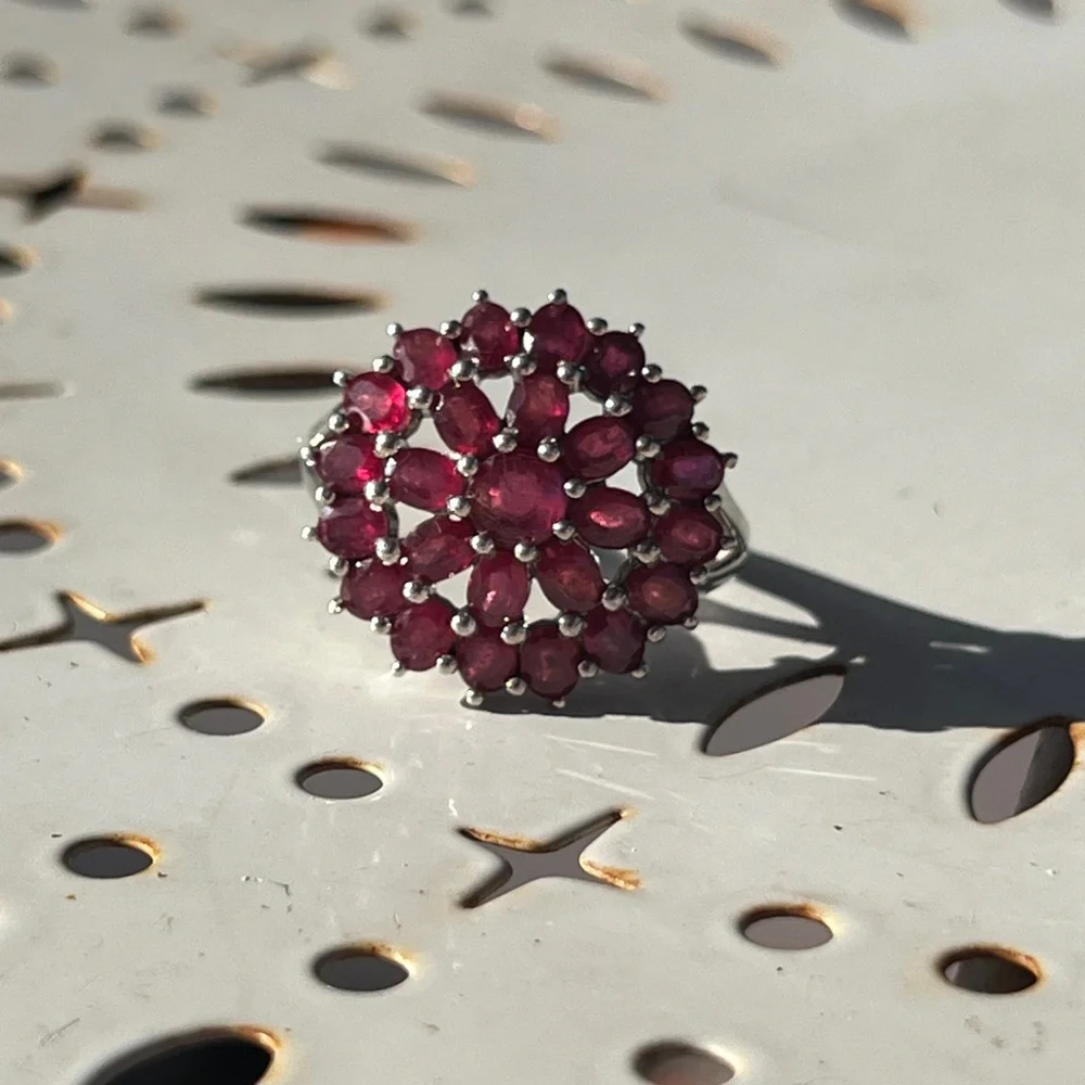 Woman’s Ruby ring - Picture 4 of 5